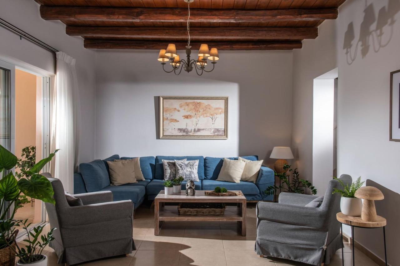Filothei Beach House With Pool Kalamaki  Exterior foto